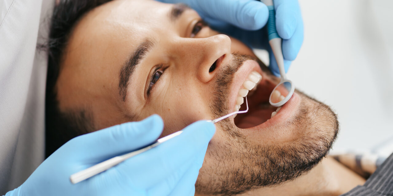 Come funzionano gli impianti dentali e quanto costano?
